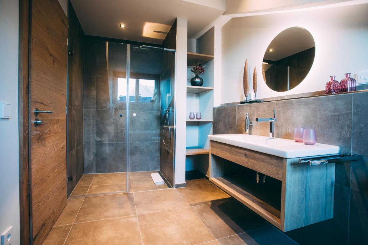 Boutique Chalets Alpi - Private Sauna & Cinema 加爾米施-帕滕基興 外观 照片