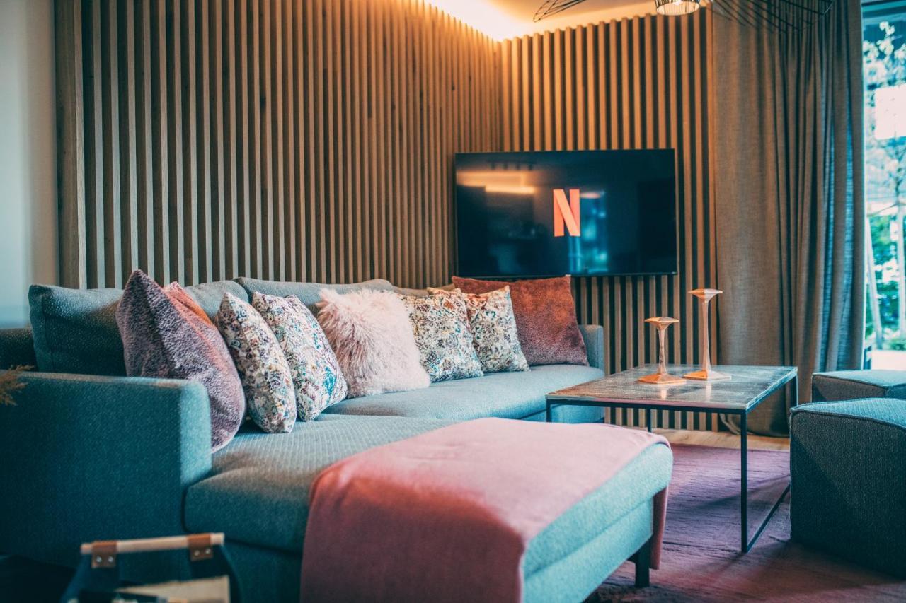 Boutique Chalets Alpi - Private Sauna & Cinema 加爾米施-帕滕基興 外观 照片